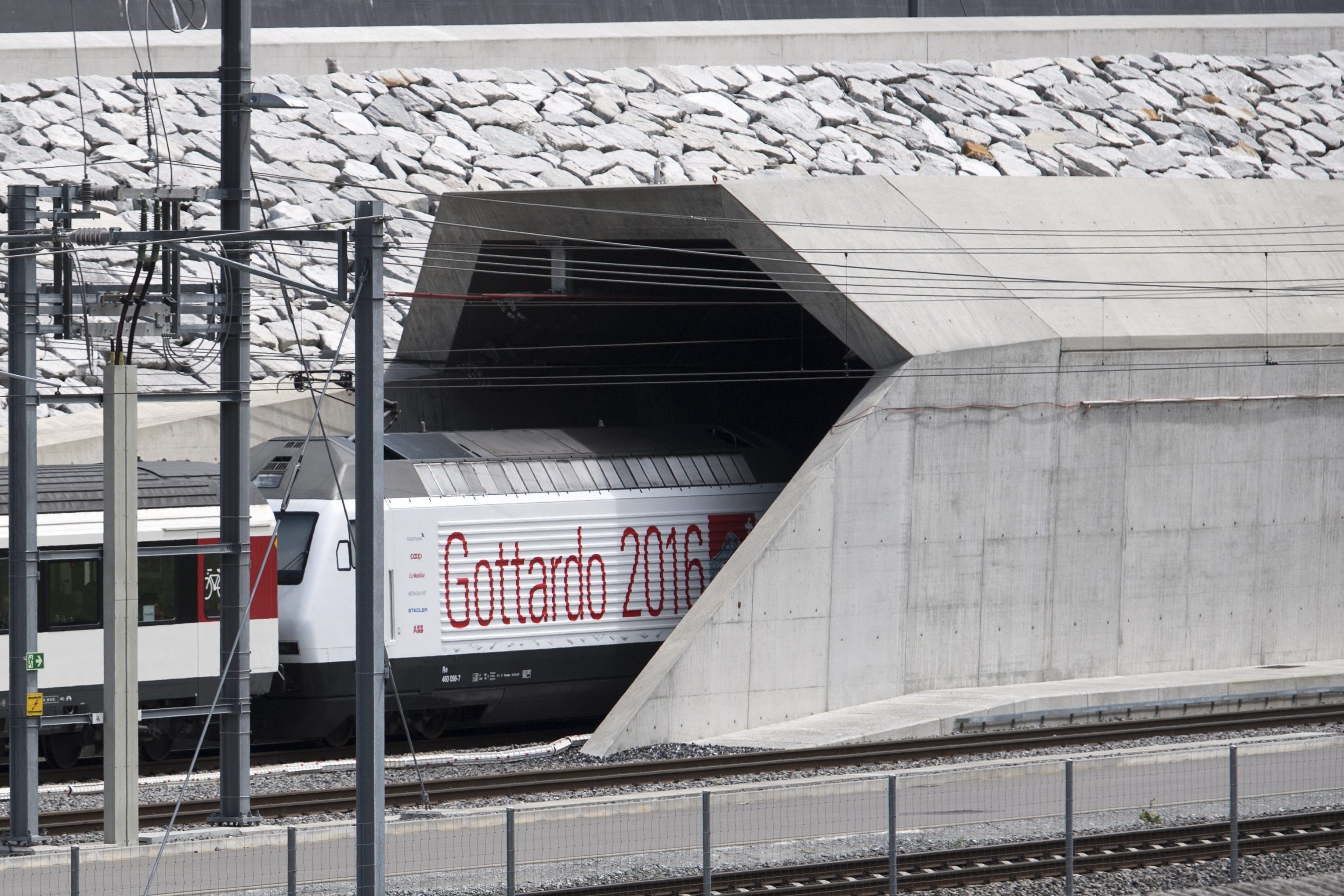 Inauguration du tunnel ferroviaire du Gothard en Suisse.