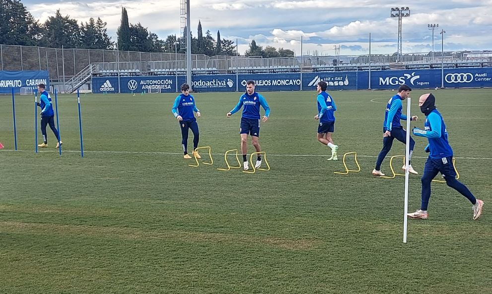 Bakis together with Ason (center of the image) in just 5 minutes during which the German-Turkish striker trained this Wednesday.